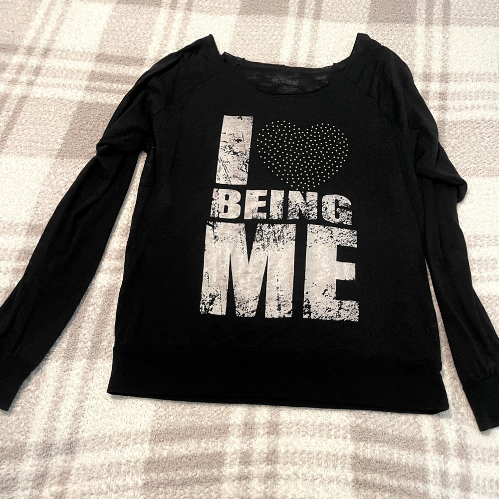 Long sleeve graphic top. Lightweight. Size Small. EUC